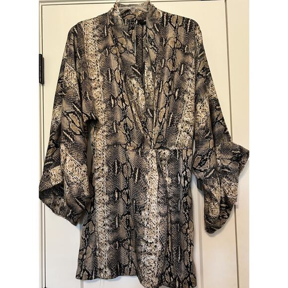 NWT Storia Size Small Snakeskin Dress Mini 3/4 Sleeve Ruched At Waist Party Boho - Picture 2 of 14
